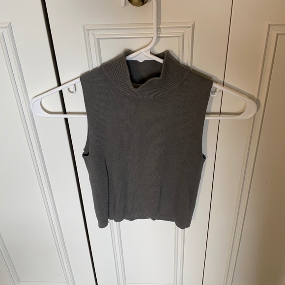 Size small Forever21 green turtleneck crop top - Picture 1 of 3